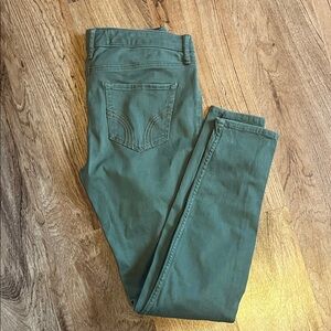 Hollister super skinny army green jeans size 7R 

W 28
L 31